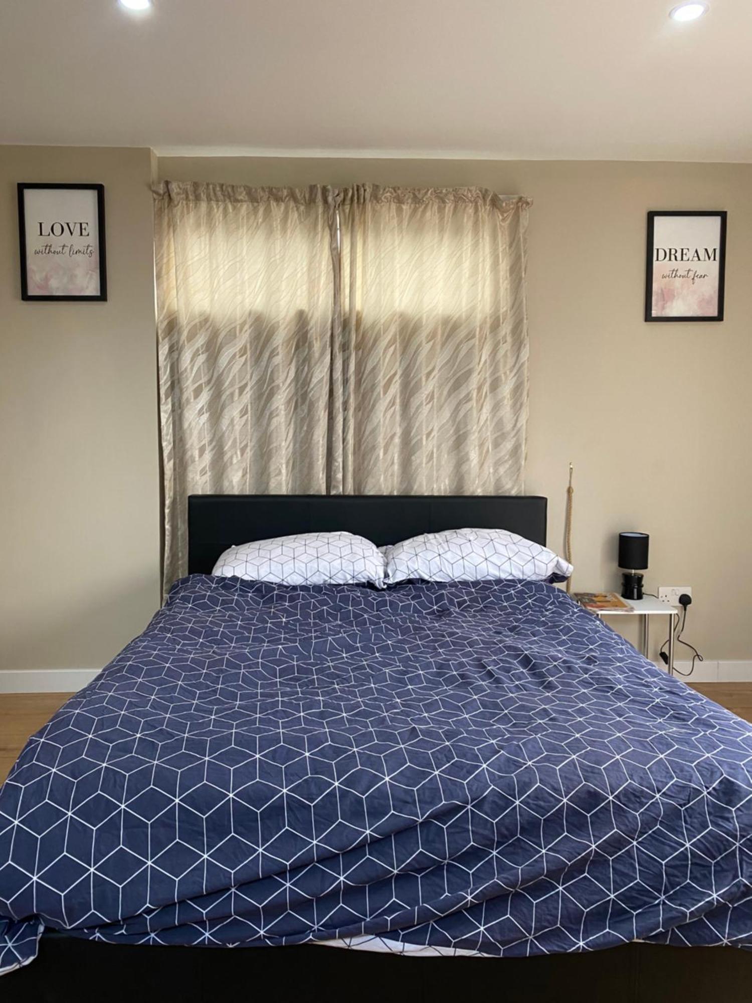 A Spacious Double Bed Studio Stoke-on-Trent Dış mekan fotoğraf